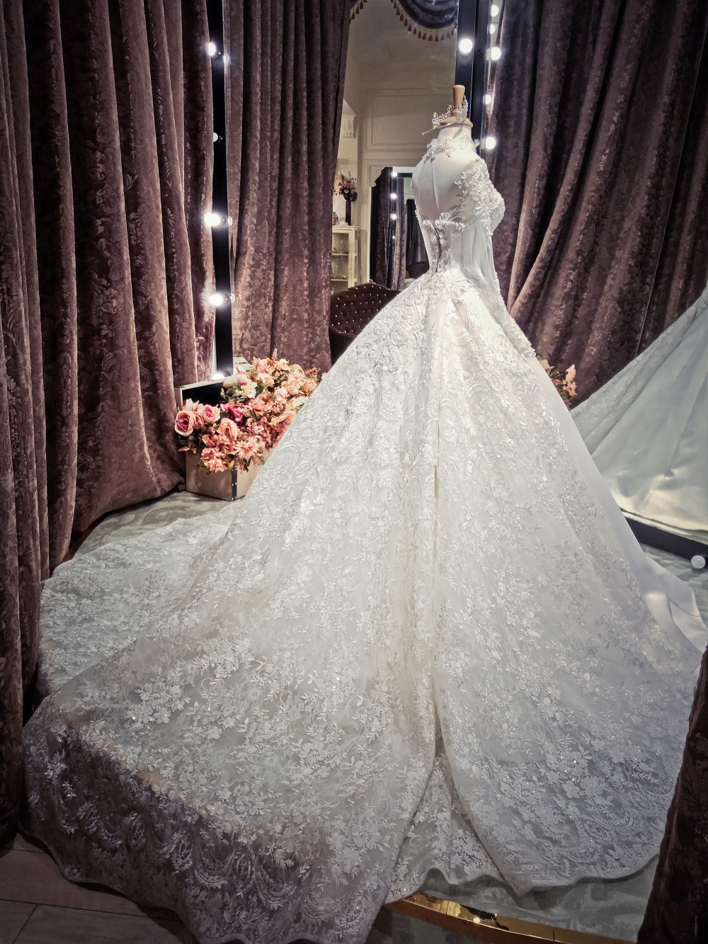 MARIE BRIDAL | Váy cưới phong cách hoàng gia cho nàng yêu thích sự cổ điển  và sang trọng 💕 Ghé Marie thử ngay nàng nhé | Instagram